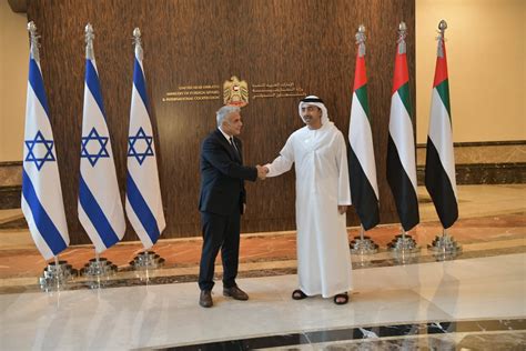 Le Ministre Israélien Des Affaires étrangères Arrive Aux Émirats Arabes Unis Et Inaugure L