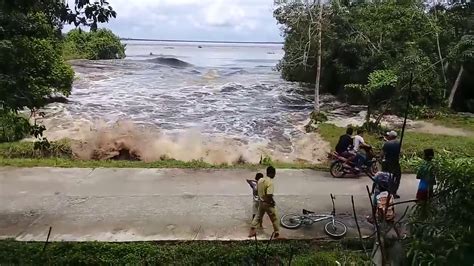 Free for commercial use no attribution required high quality images. Tsunami in Indonesia January 2018 - YouTube