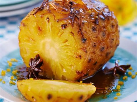 Découvrez la recette Ananas rôti au miel épicé sur cuisineactuelle fr