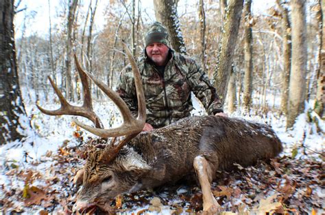 Late Season Whitetail Hunting Illinois Late Deer Hunts Heartland Lodge