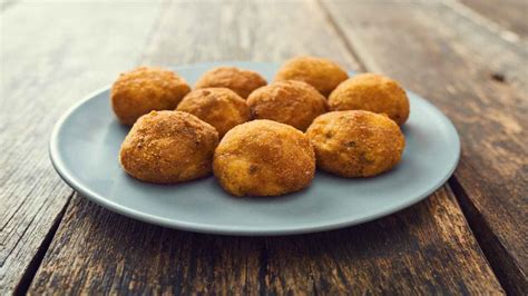 Del resto, chi non ama le polpette? Polpette di patate alla siciliana con provola | Super golose