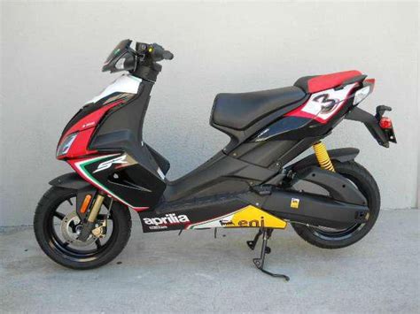 Sell aprilia sr 50 r factory ez: Aprilia Aprilia SR 50 R Factory Replica SBK - Moto ...