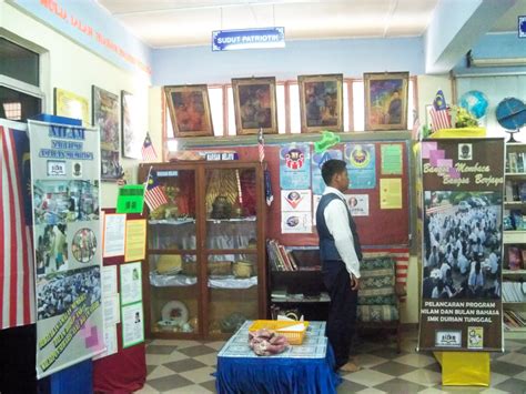 Bina 10 pantun (semangat patriotik). SUDUT INFO BERTEMA | PSS SMKDT