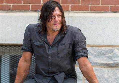 The Walking Dead Season 7 Norman Reedus Explains Why Daryl Lied To