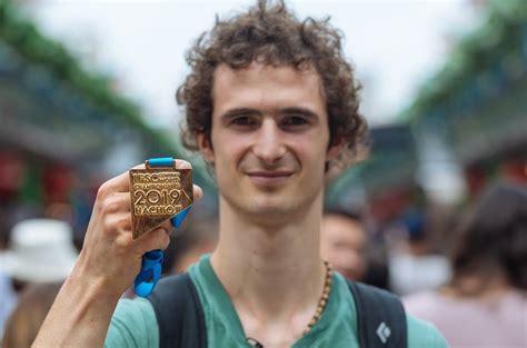 A czech professional rock climber, specialising in lead climbing and bouldering. Adam Ondra. Il resoconto di un 2019 tra gioie e dolori ...