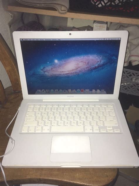 Reduced For Quick Sale Apple Macbook A1181 White 13 Inch Widescreen