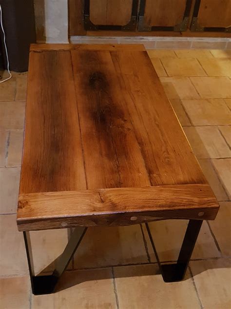 Un choix unique de table salon bois et fer disponible dans notre magasin. table de salon en chêne et pieds en fer - Luckyfind