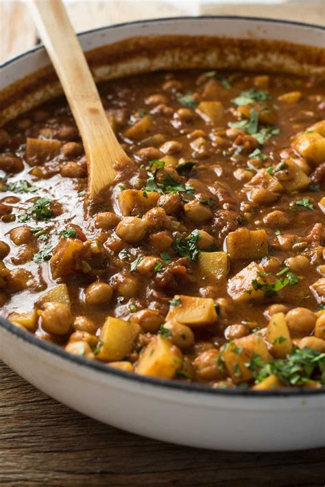 A caribbean curry from trinidad that tastes very similar to tomato based indian curries. Chickpea Curry with Potato (Chana Aloo Curry) | Recipe ...