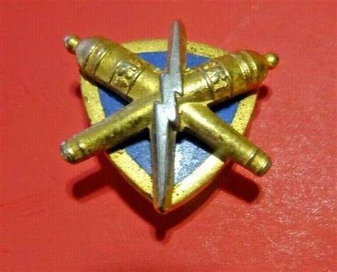 Us Army Artillery Crossed Canons On Enamel Shield Military Collar Pin