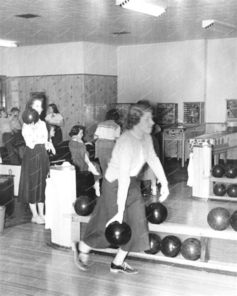 Bowling Alley Woodrail Pinbal Machines On Location 8x10 Reprint Of Old