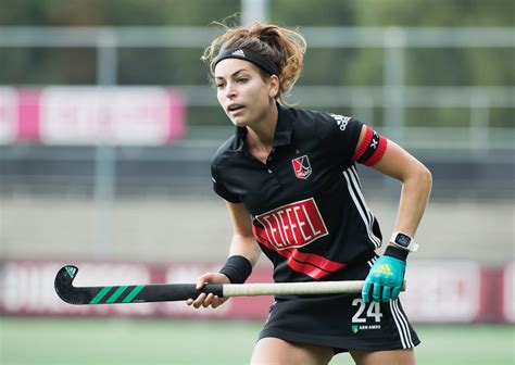 • eva de goede •. De klasse druipt nog steeds van Eva de Goede af - Hockey.nl