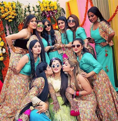 Mehendi Ideas Fab Ways To Pump Up The Mehendi Masti Indian Wedding Photography Poses Bride