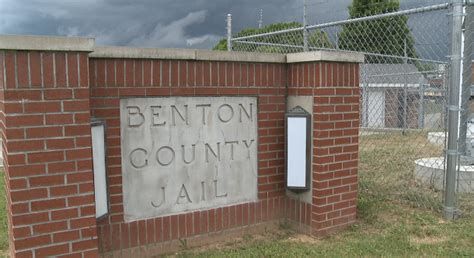 Benton Co Deputy Fired Accused Of Intimidating Female Inmates Wbbj Tv