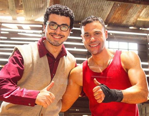 شوفه ريناد عماد بقول علي عادل علاء بتعمل اي ؟. محمد عادل إمام يهدد بالقتل في الحلقة 3 من مسلسل "لمعي القط ...