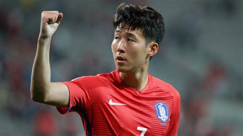 This could be his girlfriend. Mundial Rusia 2018 - Selección de Corea del Sur - Heung ...