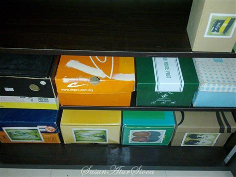Adalah lebih baik jika kotak kasut mempunyai penutup, tetapi letakkan kotak kasut di hujung yang sempit. Rak Kasut Yang Praktikal Ditambah Sedikit Unsur Deko ...