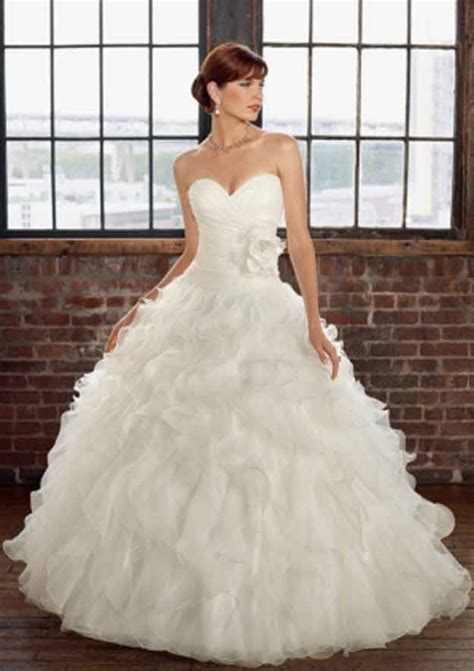 Wedding traditions is an exhibition that explores the specific types of garments worn in marriage ceremonies, including an historical examination of the traditional white wedding dress worn in american and european weddings, as well as an overview of the garments and surrounding. Traditional Wedding Dress | Wedding Decoration