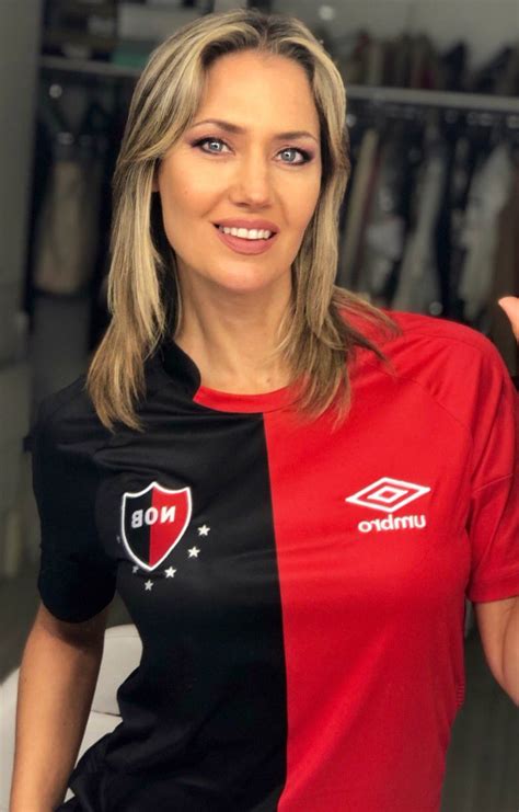 Carolina losada incorrectas pantalon ajustado tipo cuero colitaz. Carolina Losada Newells