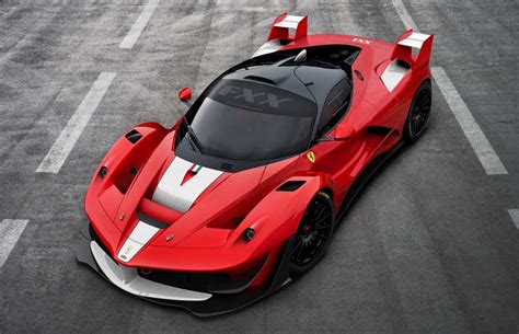 La ferrari fxx k è una autovettura prodotta dalla casa automobilistica italiana ferrari dal 2014 al 2015, come risultato finale del nuovo step evolutivo del programma fxx e come erede della ferrari fxx e facente parte del programma di ricerca e sviluppo ferrari per vetture ad altissima prestazione non vincolate da omologazione stradale. Sebastian Vettel takes the Ferrari FXX K for a Spin… - Highpants