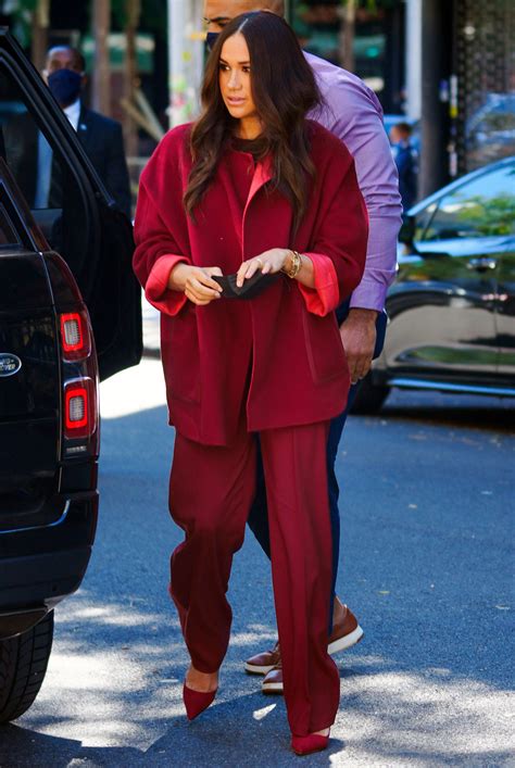 Meghan Markle S New Slouchy Suit Couldn T Be More On Trend Who What