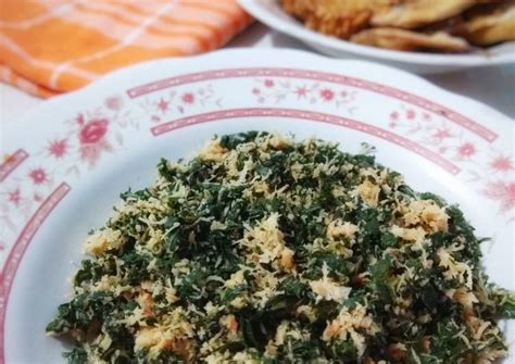 Ingin tahu apa saja resep makanan dari singkong yang enak dan juga sehat? Resep Urap Daun Singkong oleh frida frida - Cookpad