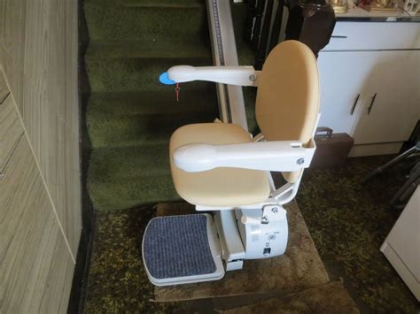 It is made up of a chair, which is attached to a mechanical rail, which ascends/descends the staircase, by electrical power. Sterling Simplicity Model 950 Stright Rail Stair Lift ...