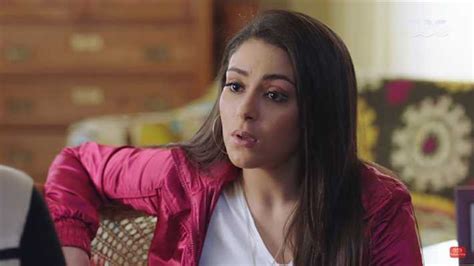 نهى عابدين الممثلة المصرية، ديانتها وهل هي مسلمة أم مسيحية، زوجها من هو من المشاهير، اعتزالها وما السبب وراء ذلك، ابنها، أعمالها وأهم الشخصيات التي جسدتها خلال مسيرتها الفنية، بداية مشوارها الفني، كل ما يتعلق بها من معلومات وأخبار هامة عنها وصور نادرة. نهى عابدين تعلن اعتزال التمثيل نهائيا