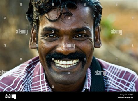 Lhomme Indien Avec Un Grand Sourire à Cochin Inde Photo Stock Alamy