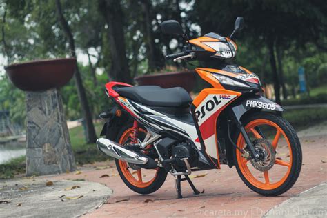 The new wave dash fi has an updated graphics together with a new meter panel as well as a new sporty muffler cover to give it a sportier look. Tunggang Uji - Honda Wave Dash FI | Careta