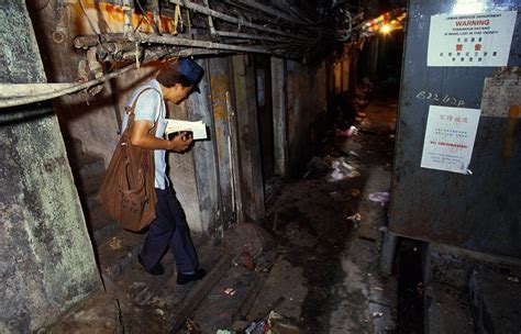 Photos A Tour Of Hong Kongs Cramped Kowloon Walled City Saigoneer