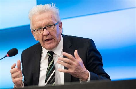 Ministerpräsident kretschmann mit astrazeneca geimpft. Coronavirus in Baden-Württemberg: Winfried Kretschmann ...