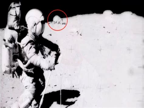 Conspiracy Theorists Say This Old Photo Proves Landing On Moon Was Fake