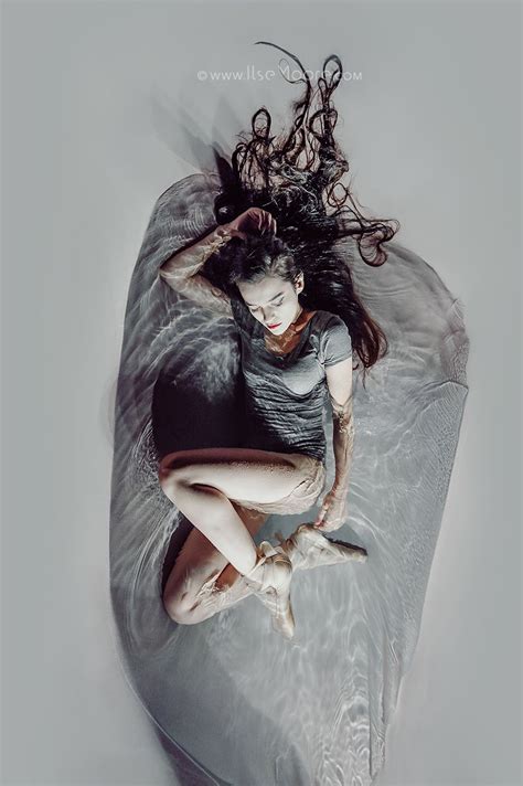 Insomniac By Ilse Moore Model Elsa Bleda Insomniac Underwater