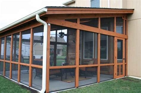 These porches protect from the elements and looking at multiple image sources will help you define your porch design (instead of mimicking what i am always on the hunt for creative screened in back porch ideas to decorate our own porch and. 27 Best Farmhouse Screened In Porch Design Ideas in 2020 ...