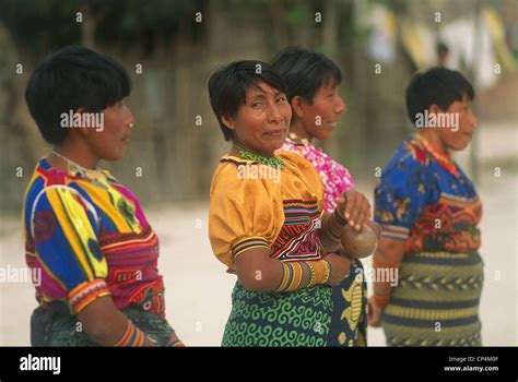 Cuna Indians Hi Res Stock Photography And Images Alamy