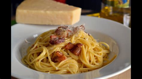 Los espaguetis a la carbonara es un plato en el que se combinan diferentes ingredientes para dar a los espaguetis un rico sabor gracias a la salsa carbonara. Receta de Espaguetis a la Carbonara | Cómo Hacer ...