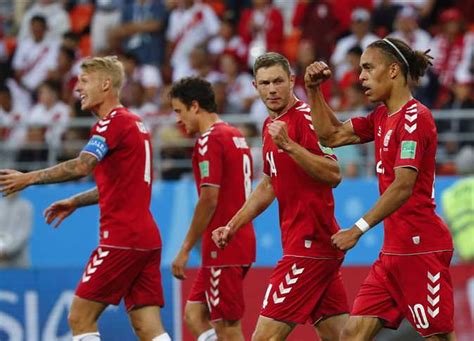 سقط نجم منتخب الدنمارك كريستيان إريكسن مغشيا عليه خلال مباراة بلاده مع فنلندا السبت في الدور الأول من كأس أوروبا في كرة القدم، قبل أن يتدخل فريق الإسعاف الطبي. الإعلان عن تشكيل منتخب الدنمارك لمباراته أمام أستراليا ...