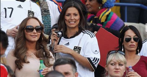 De la wikipedia, enciclopedia liberă. Mafia Canarinho: As Namoradas e Mulheres dos Craques da Copa