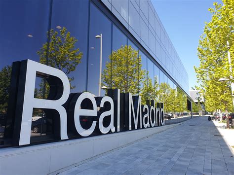 موعد مباراة ريال مدريد وأتلتيك بيلباو في الدوري الإسباني 2021 والقنوات الناقلة. ريال مدريد يعلن عن إصابات كورونا بين لاعبيه - رياضة ...