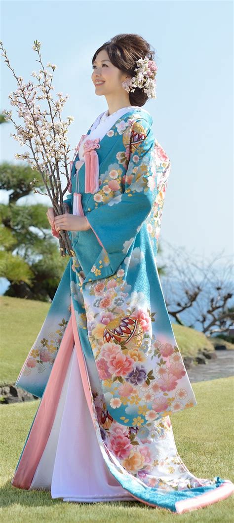 May 31, 2020 · kimono rental shops in areas famous for having a traditional japanese townscape, like asakusa, kyoto, kamakura, and narita, have many stores you can go to. Smiling beauty in Kimono #japanesekimono | Japanese ...