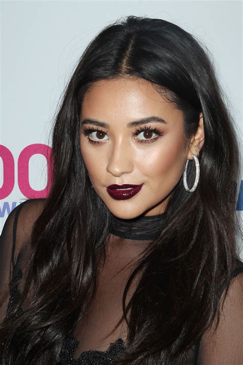Mar 22, 2021 · shay mitchell height is 5 feet 7 inches tall (171 cm). Shay Mitchell - Z100's Jingle Ball 2015 in New York City