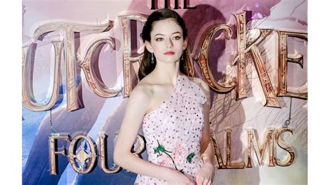 Mackenzie Foy Keeps In Touch With Twilight Parents 8days