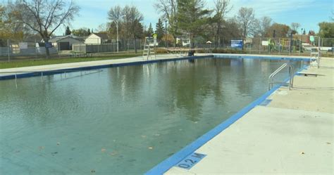 About 400 City Employees Called Back As Winnipeg Plans To Reopen Pools