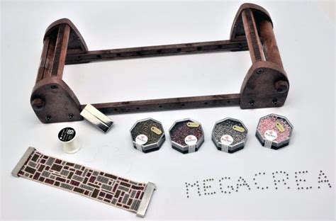 Apprendre à fabriquer des savons facilement avec la méthode melt and pour. Fabriquer ses bijoux : c'est facile avec MégaCréa
