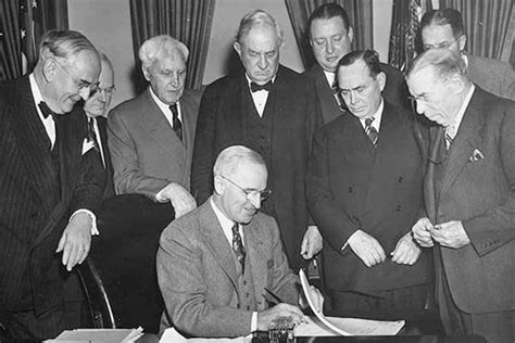 The marshall plan (officially the european recovery program, erp) was an american initiative passed in 1948 for foreign aid to western europe. Plan Marshall - ¿Qué fue?, ¿Quién lo creo? y sus consecuencias