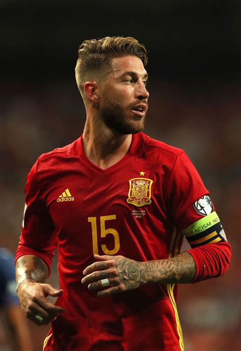 Ramos, người bị loại khỏi danh sách tham dự euro 2020, đã khoác áo số 15 của tây ban nha gần như duy nhất trong suốt 15 năm qua để vinh danh người bạn antonio puerta. Đội hình 11 cầu thủ xuất sắc nhất lịch sử ĐT Tây Ban Nha