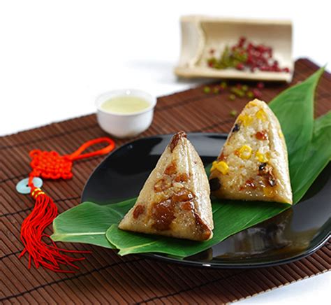 Zung2) is a traditional chinese rice dish made of glutinous rice stuffed with different fillings and wrapped in bamboo leaves (generally of the species indocalamus tessellatus), or sometimes with reed or other large flat leaves. 粽子礼盒【12粒装】（已售罄） _粽子_味多美官网_蛋糕订购，100%使用天然奶油