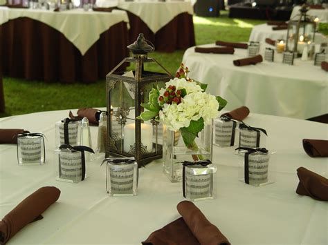 A Lovely Centerpiece For A June Wedding June Wedding Table