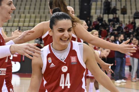 Σου ευχομαι υγεία, ειρήνη, βιολέτα, μάρια, κατερίνα, ελένη, κικίτσα, κούλα, σούλα, τούλα και όποια άλλη θέλεις εσύ!! Χρόνια πολλά Άννα-Νίκη! | Thrylos24.gr