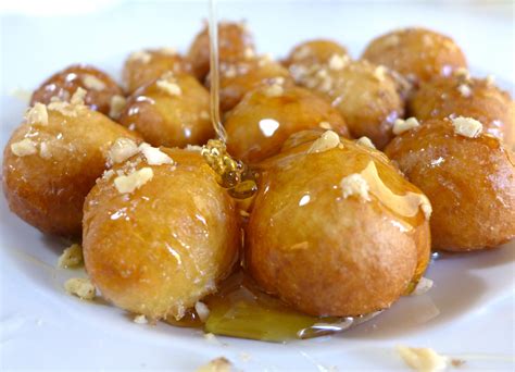 The ancient greek desserts incorporated a lot of nuts and honey into their sweet preparations. Five Greek desserts you need to try | protothemanews.com